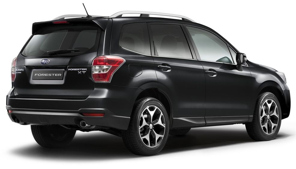 Subaru Forester вид сзади (Субару Форестер 2014)